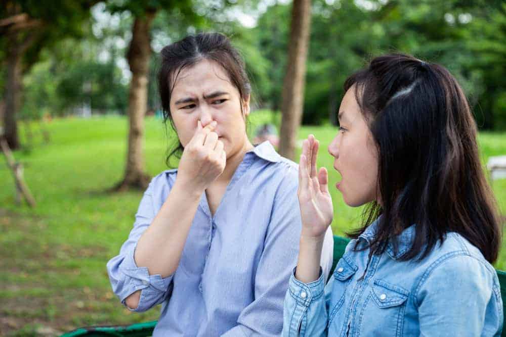 Moet weten 15 oorzaken van storende slechte adem!