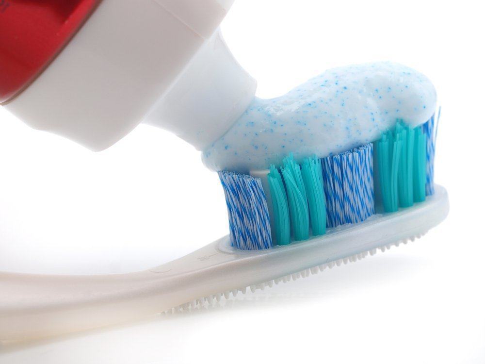תוכן משחת שיניים ותפקידה עבור השיניים שלך