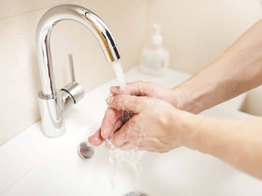 4 סיבות מדוע שטיפת ידיים היא מפתח חשוב לבריאות