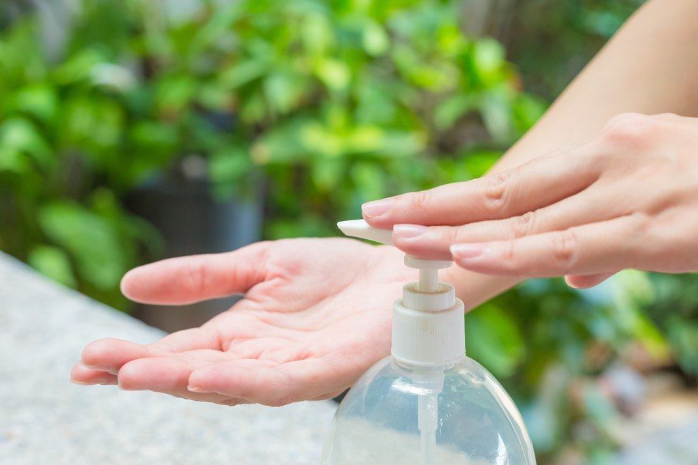 Modalități ușoare de a-ți face propriul dezinfectant pentru mâini acasă