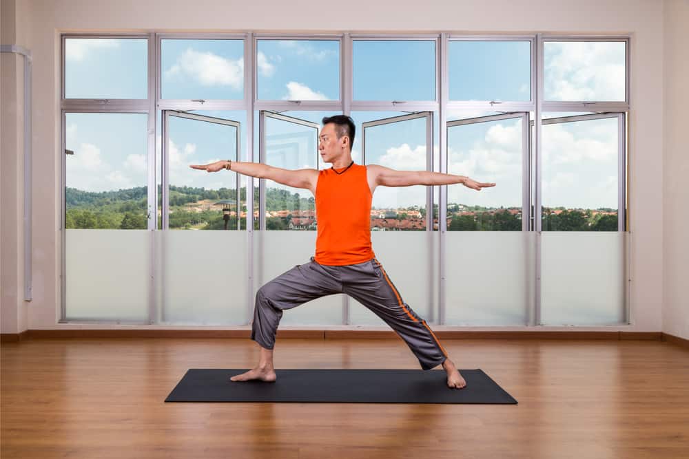 5 mișcări de yoga pentru începători acasă