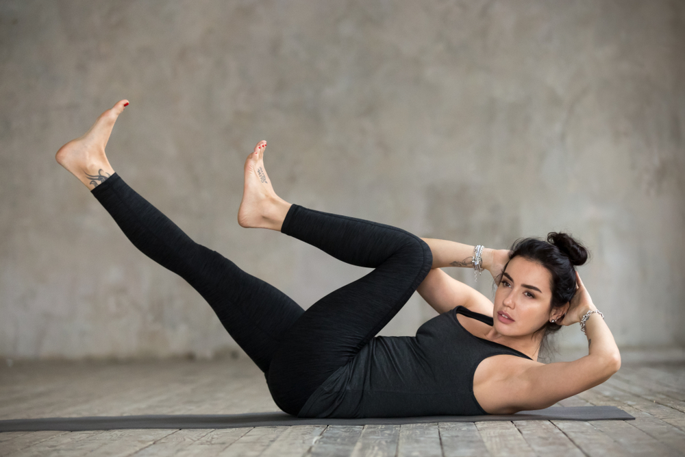 9 variations de mouvements sportifs et de gymnastique efficaces pour rétrécir votre estomac