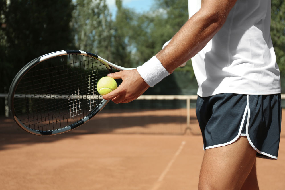 테니스 코트의 역사부터 시작하여 플레이 방법과 규칙에 대해 알아보기