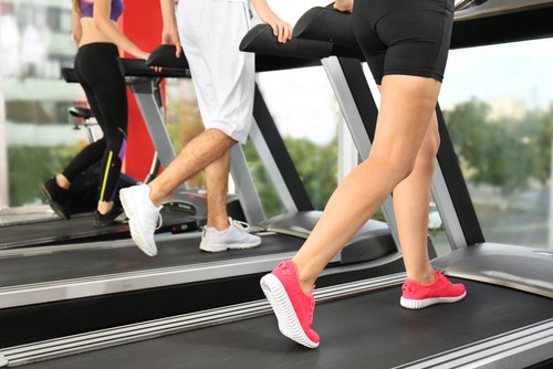 6 consejos para hacer ejercicio con una cinta de correr para un cuerpo en forma