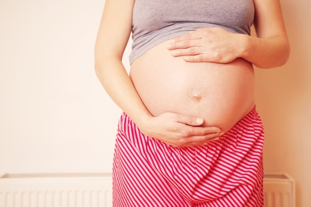 Când va începe stomacul tău să arate voluminos în timpul sarcinii?