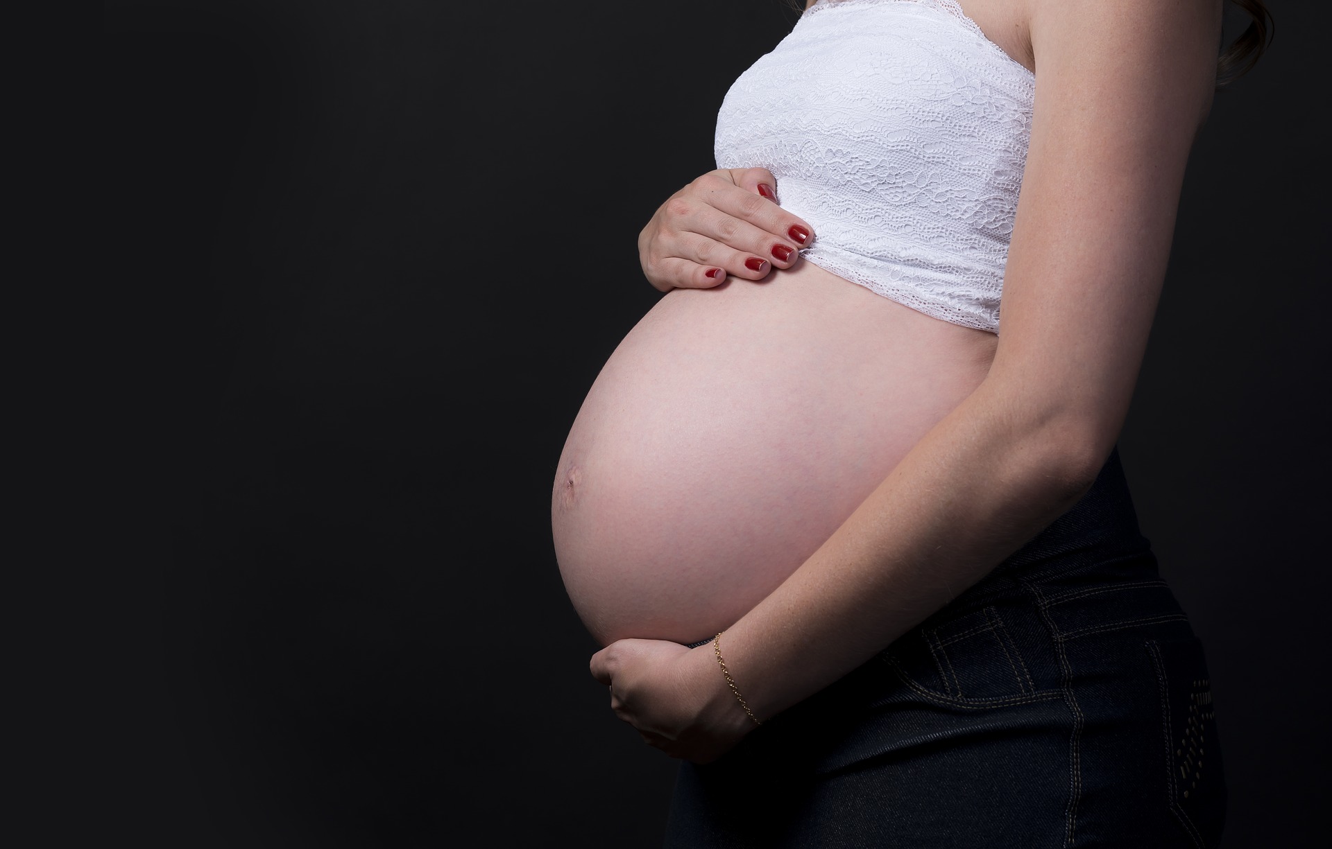 כתמים במהלך ההריון בכל שליש, דעו את הסיבות וכיצד להתמודד איתם