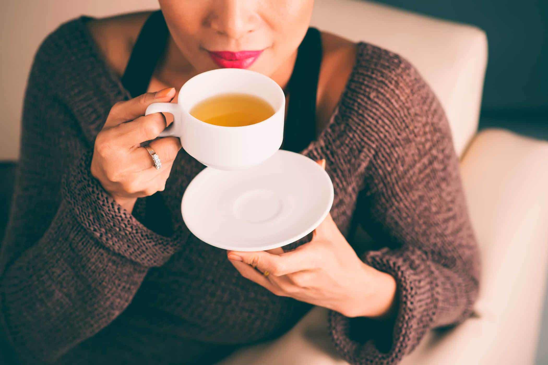 3 lucruri importante la care să fii atent dacă îți place să bei ceai în timpul sarcinii