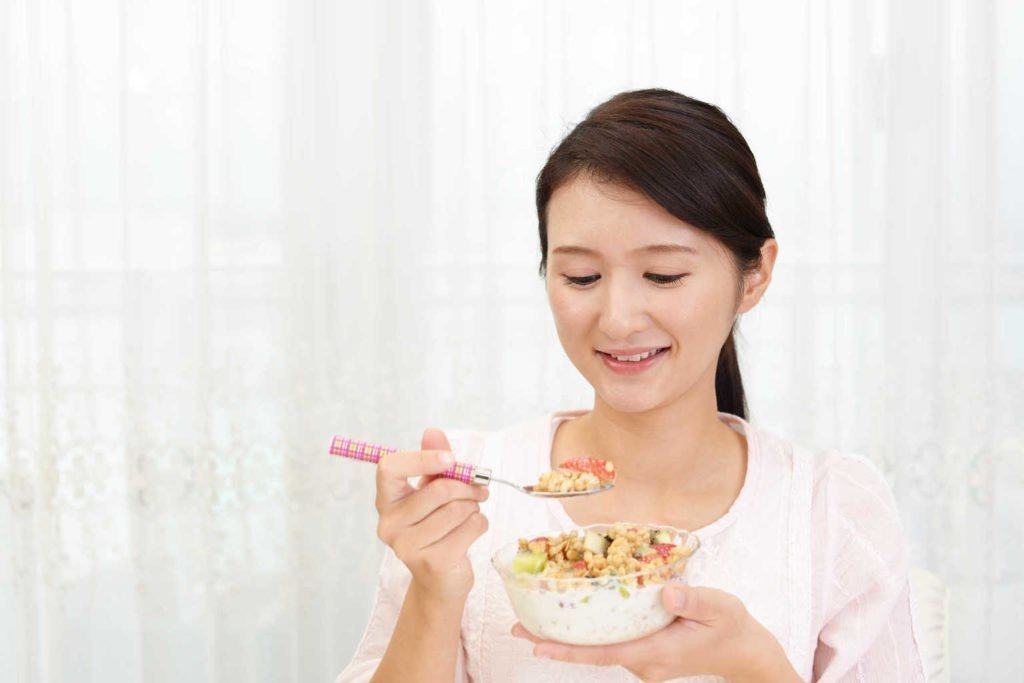 Важливі правила і харчові табу після пологів, які потрібно знати мамам