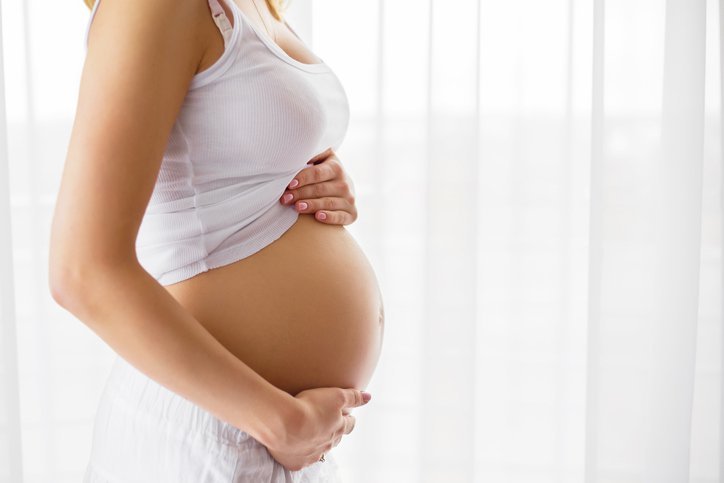 הערה! אלה 11 דברים שכדאי להימנע מהם כאשר נשים בהריון הן צעירות