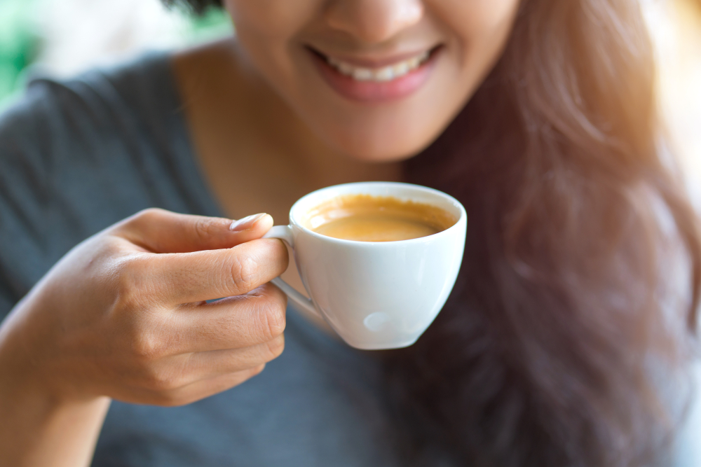 Лучшее время для того, чтобы пить кофе утром?