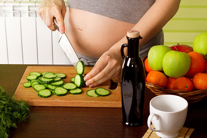 5 יתרונות של אכילת מלפפון במהלך ההריון מלבד הוספת נוזלי גוף