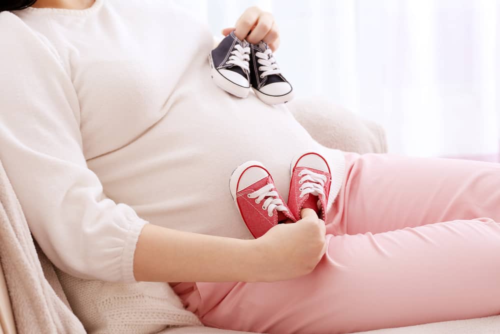 לא רק בטן גדולה, אלו 8 סימנים שאת בהריון עם תאומים