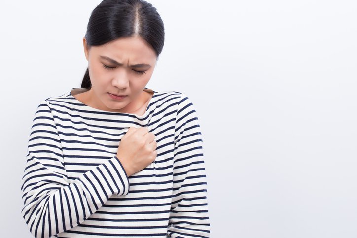 주의해야 할 왼쪽 가슴 통증의 18가지 원인