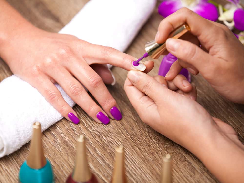 Korzyści z manicure i pedicure oraz jak to zrobić w domu