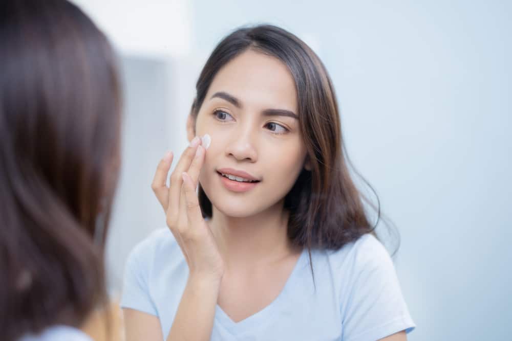 나이아신아마이드의 4가지 중요한 이점과 얼굴 피부에 미치는 부작용