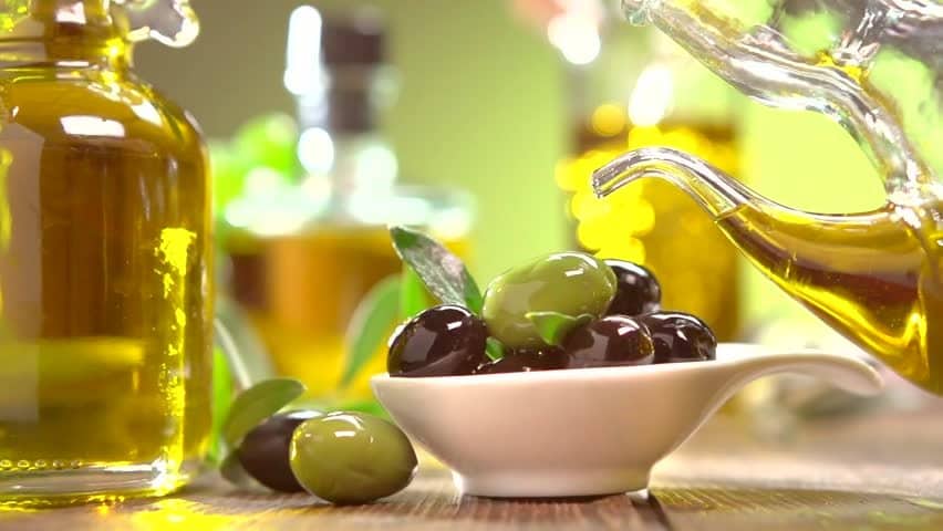 5 Beneficii ale uleiului de măsline pentru frumusețea feței și sfaturi pentru alegerea produsului