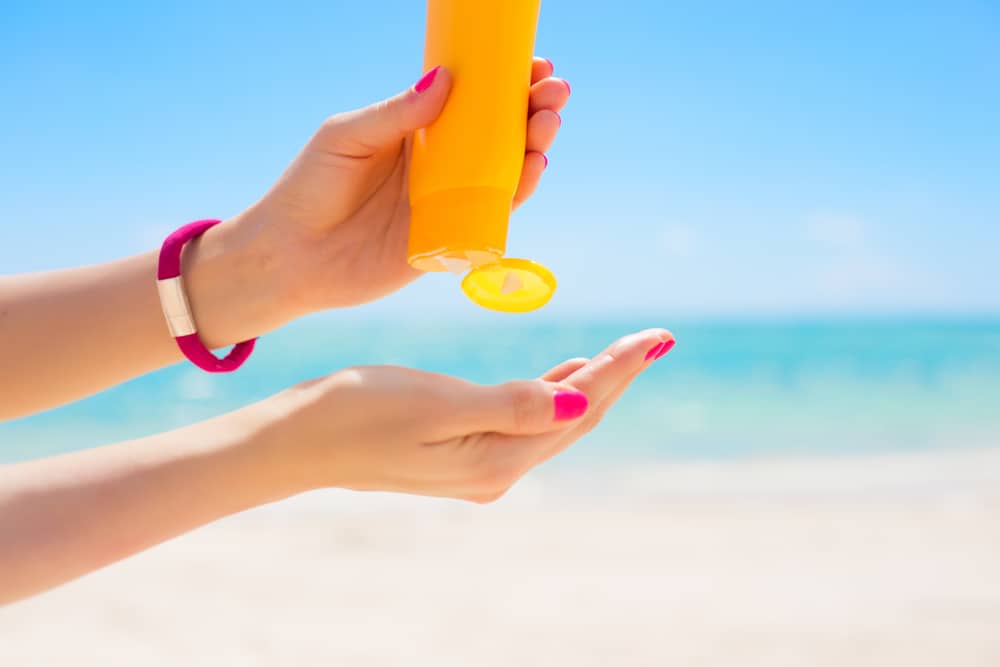 Iată cum să utilizați crema de protecție solară potrivită, astfel încât pielea să nu se ardă
