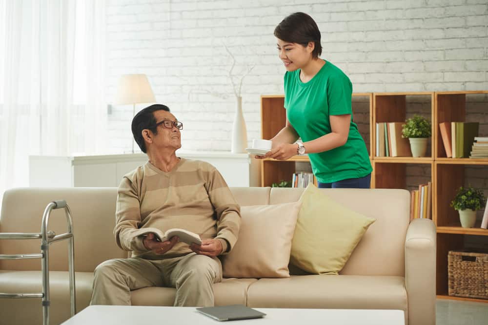 Cunoașteți avantajele și dezavantajele caselor de bătrâni pentru bătrâni
