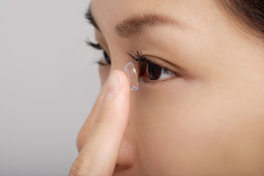 Аллергия на контактные линзы: признаки, причины и как с ней бороться