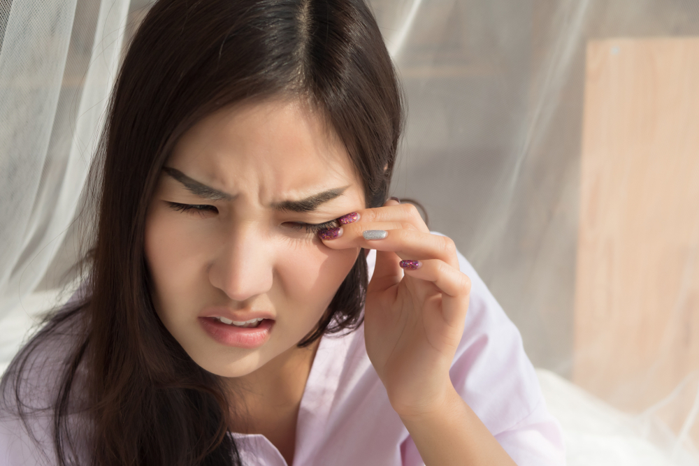6 גורמים לעיניים כואבות וכואבות כמו צריבה