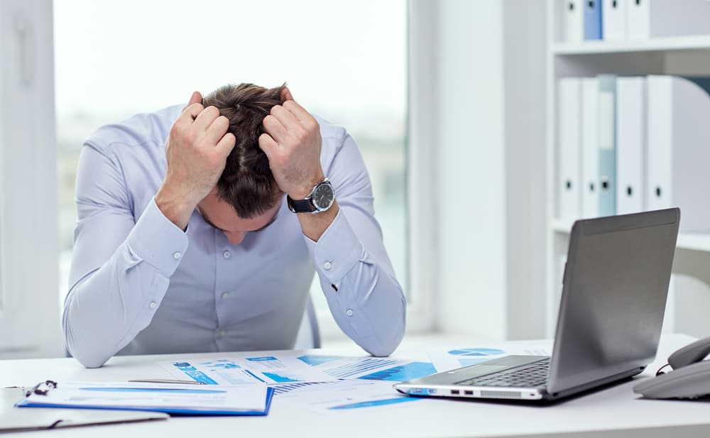 Stresat și bolnav de muncă? Atenție la sindromul Burnout