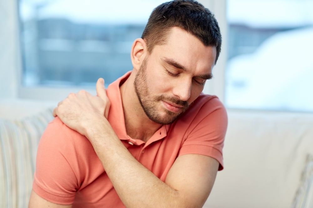 어깨 통증의 6가지 원인과 극복 방법
