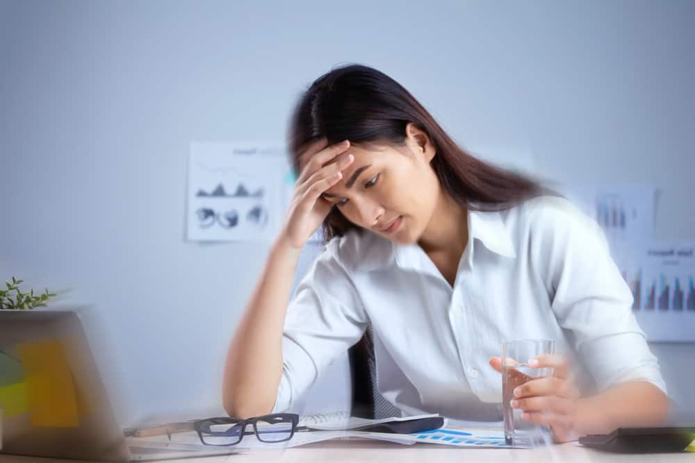 Causas de los dolores de cabeza superiores y cómo superarlos