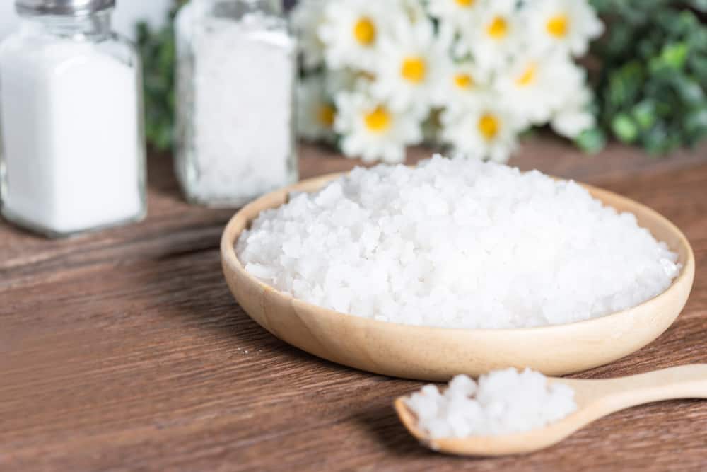 Як використовувати британську сіль для полегшення запорів