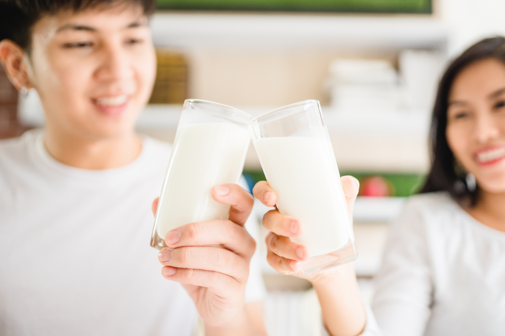 고혈압 환자를 위한 저지방 우유의 이유와 이점 알기