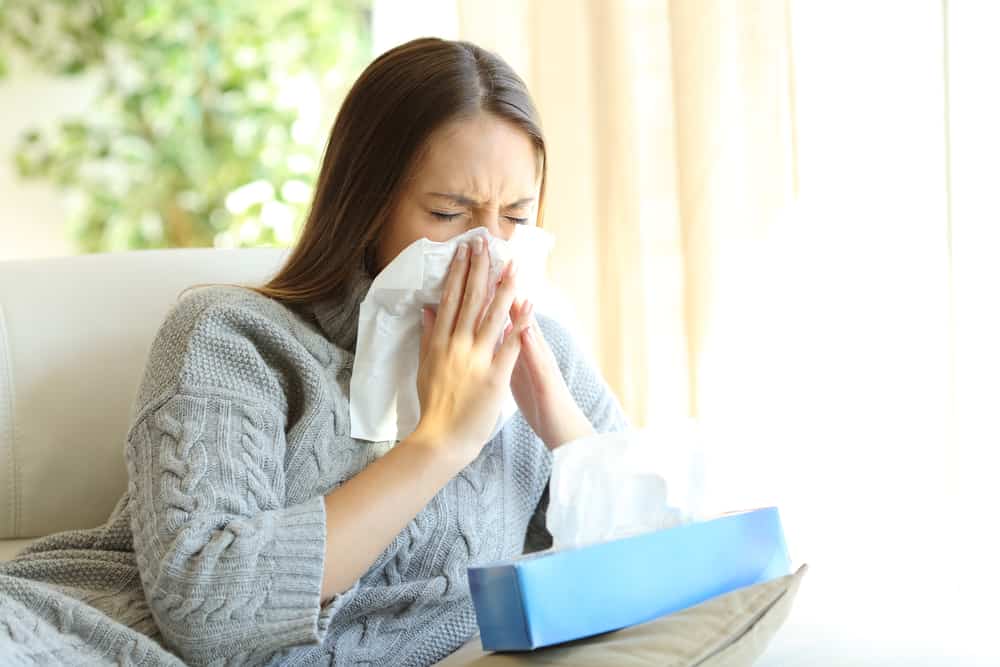10 sfaturi simple pentru a depăși durerile de cap din cauza răcelii în timpul gripei