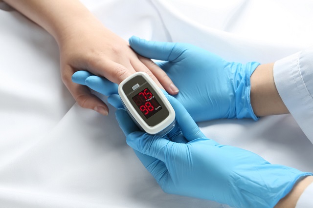 Înțelegerea utilizării unui oximetru, un dispozitiv pentru măsurarea nivelului de oxigen din sânge