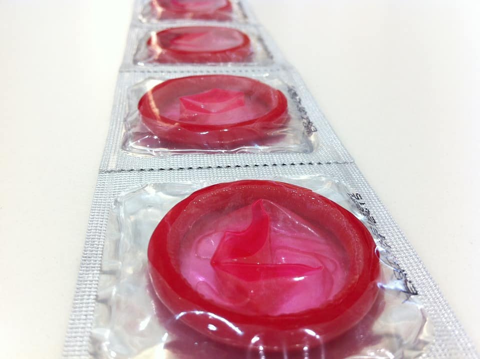 콘돔을 사용하면 정말로 섹스가 덜 즐겁습니까?