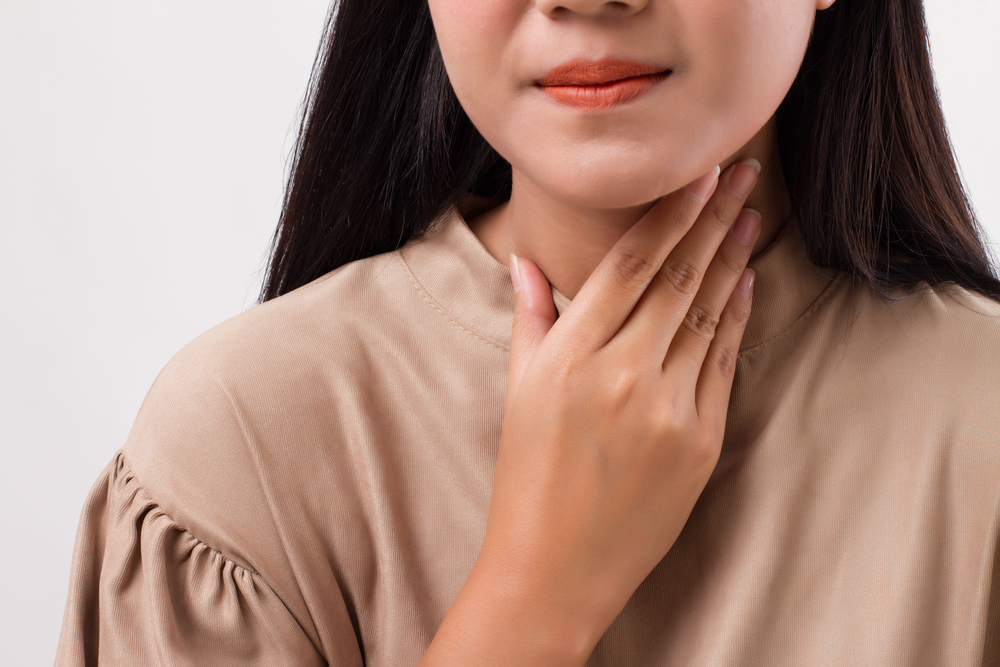 Recunoașteți simptomele durerii în gât din cauza infecțiilor virale și bacteriene