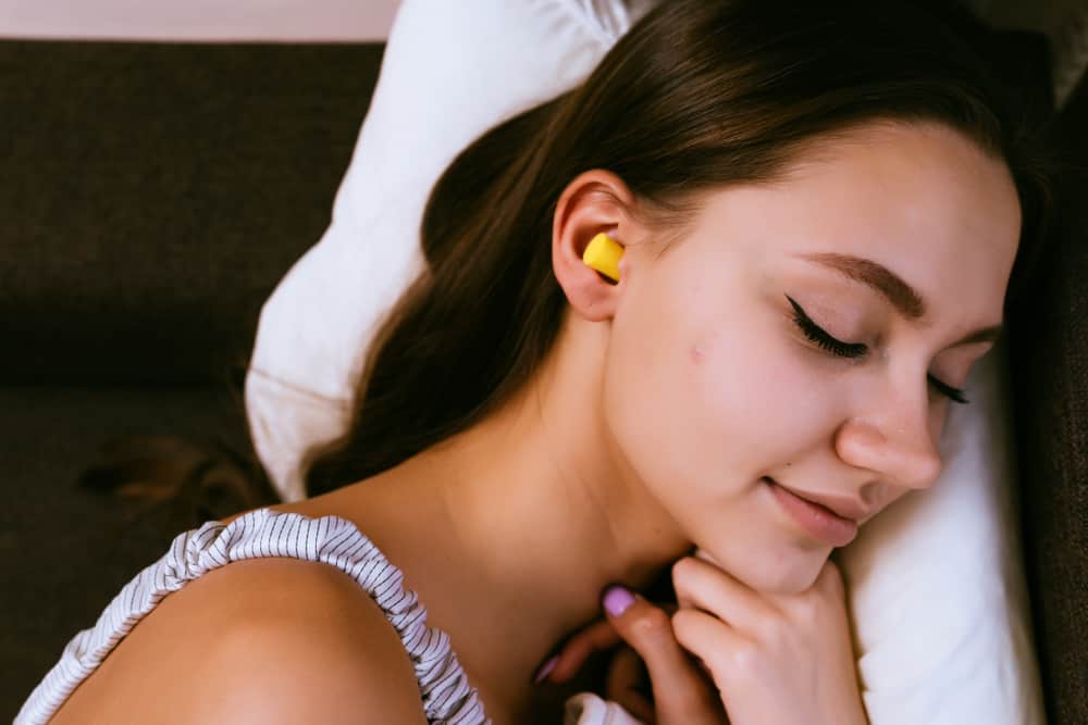 귀마개를 사용하여 수면을 취하는 것이 안전합니까?