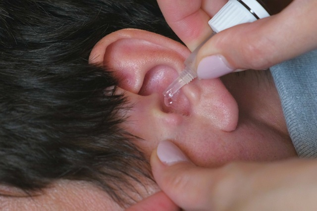 המדריך הנכון לשימוש בטיפות אוזניים