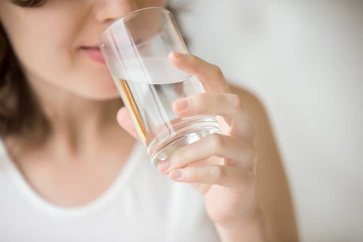 Hur många liter dricksvatten rekommenderas om dagen?