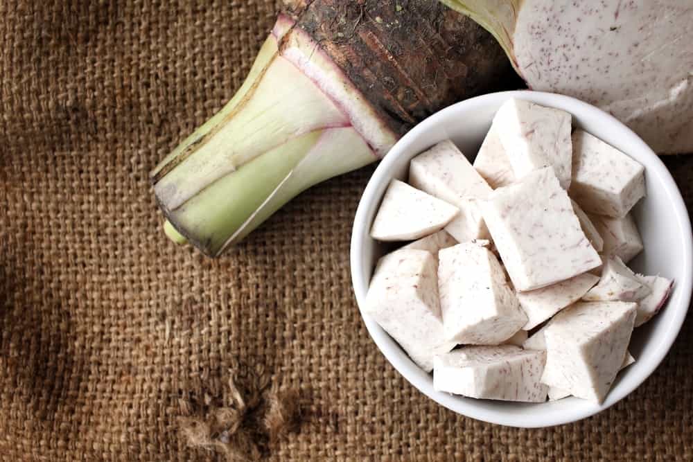 A Taro 7 előnye, amelyeket gyakran sós snackként használnak