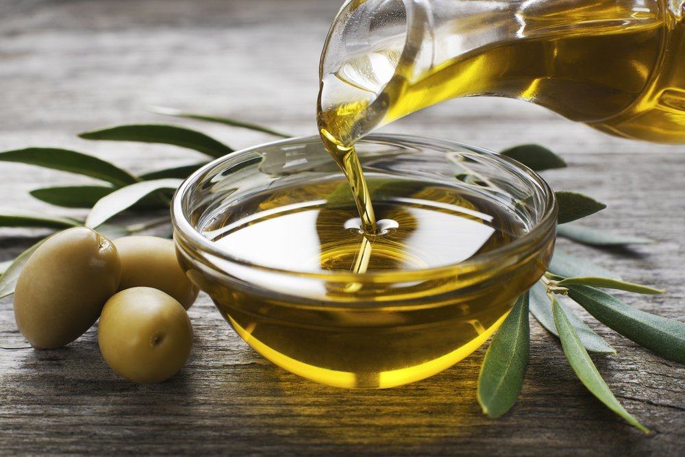 Множество преимуществ оливкового масла для волос и способы его использования