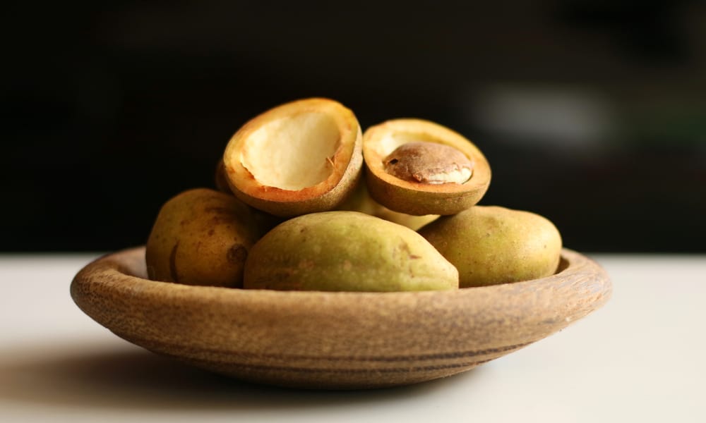 6 beneficii ale fructului Namnam, un fruct verde gălbui tipic