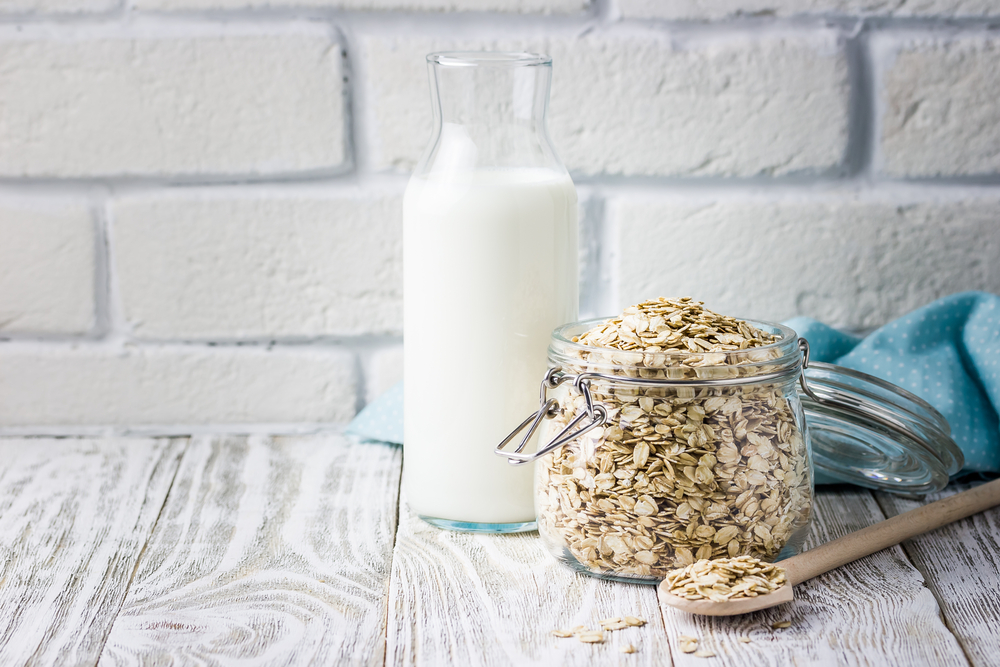 Lernen Sie die Ernährung von Hafermilch, auch bekannt als Weizenmilch, kennen, die nicht weniger gesund ist