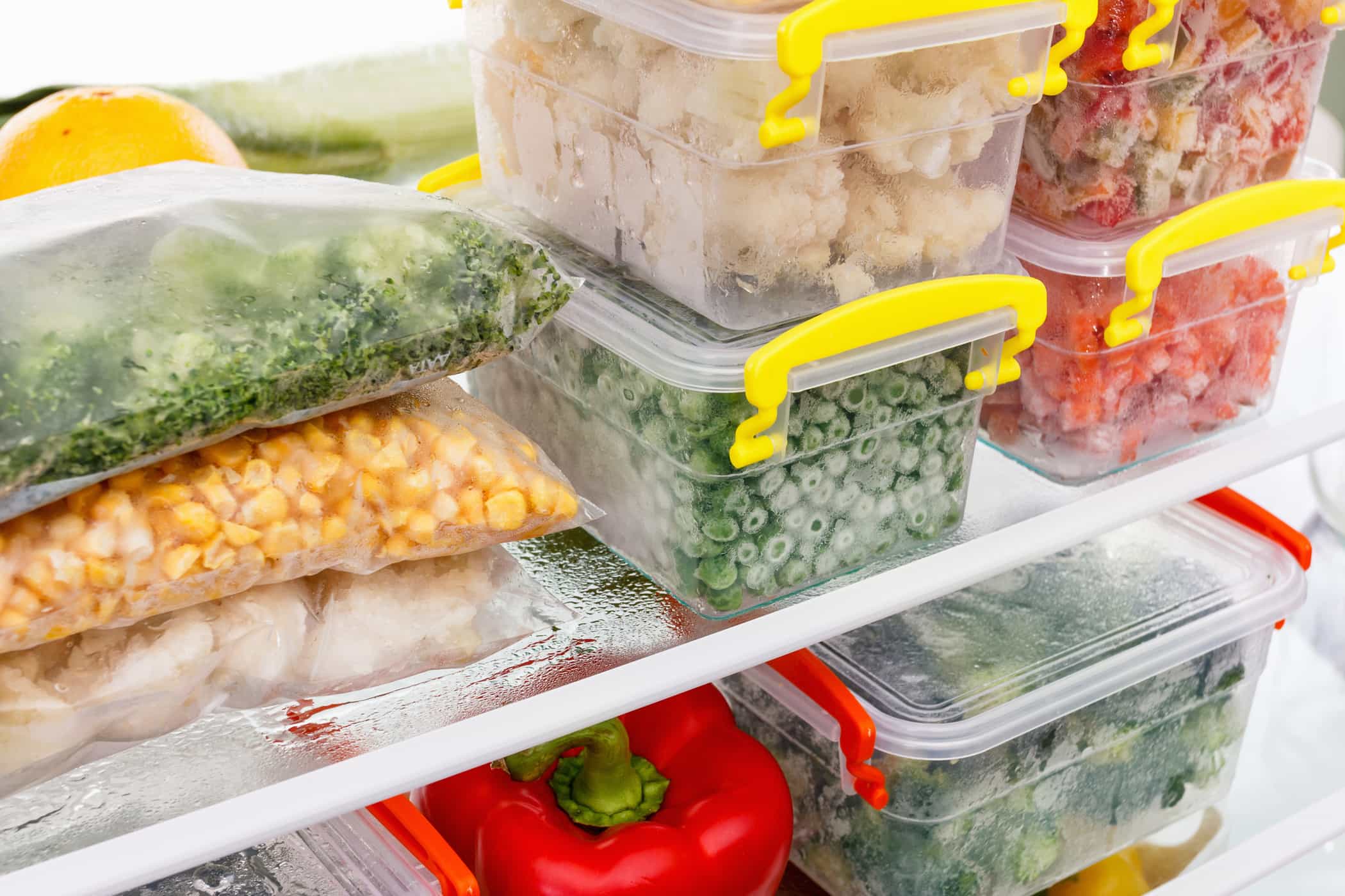 האם מיכלי פלסטיק למזון שלך בטוחים? גלה באמצעות הקוד הזה