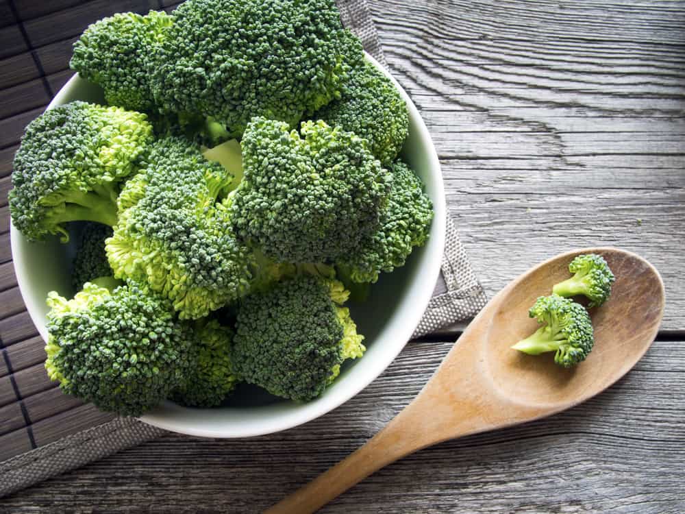 10 fördelar med broccoli: från att förebygga cancer till fostrets hälsa