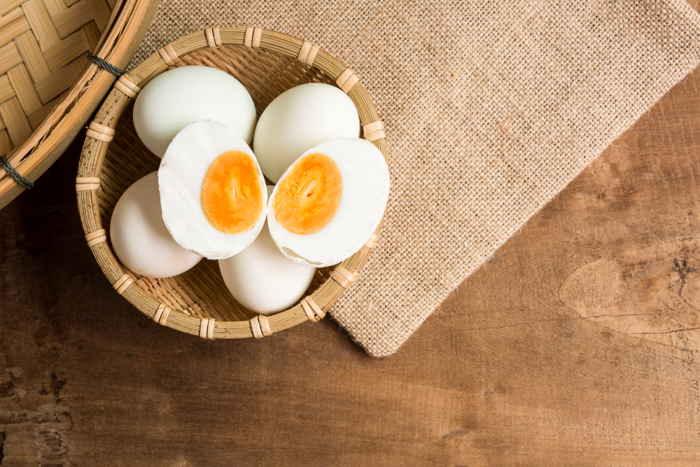 Pas les mêmes que les œufs de poule, ce sont 6 avantages intéressants des œufs de canard