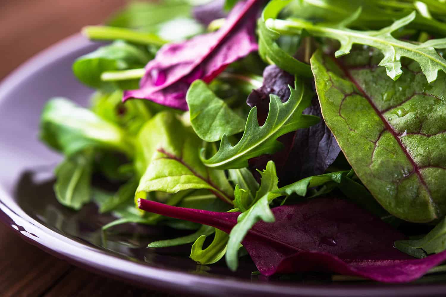 Die unzähligen Vorteile von rotem Spinat, der Quelle von Antioxidantien, die gut für den Körper sind