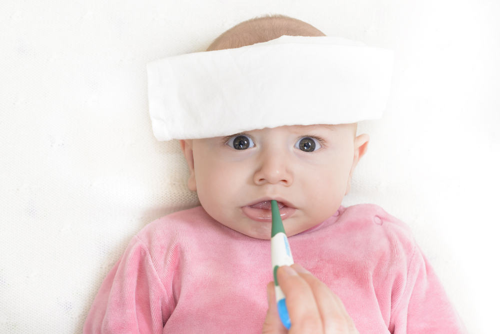 הסיבות לעלייה ויורדת חום אצל תינוקות (ואיך להתגבר על זה)