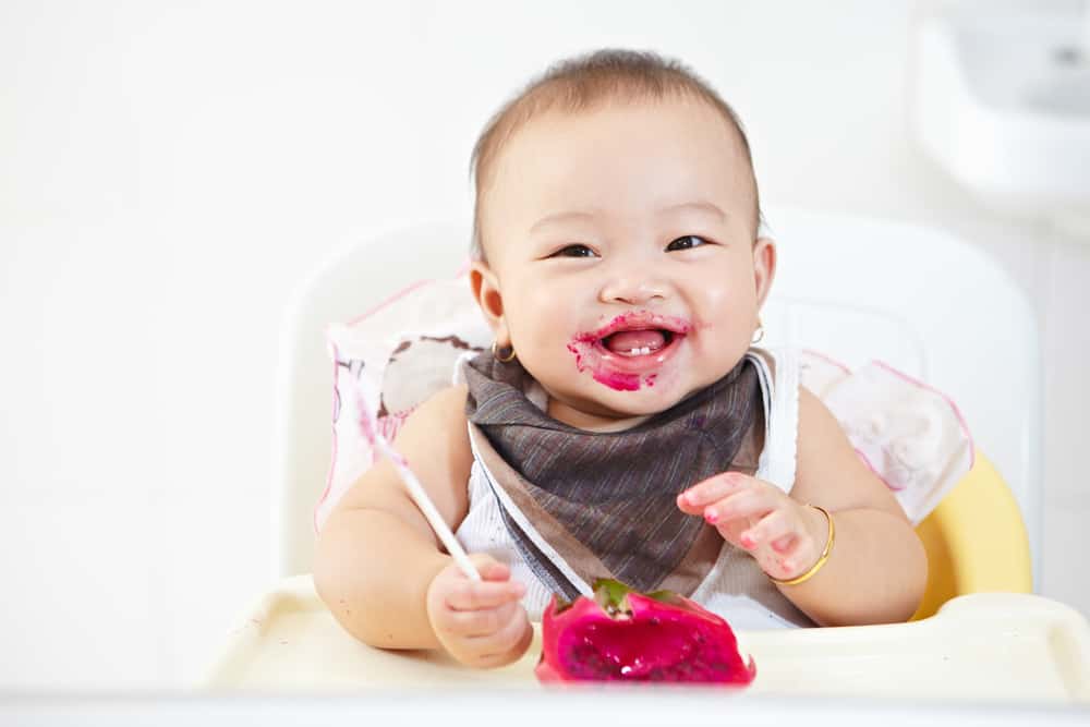 Különféle harapnivalók és ujjlepedékek csecsemők számára, amelyek rendkívül táplálóak és ízletesek