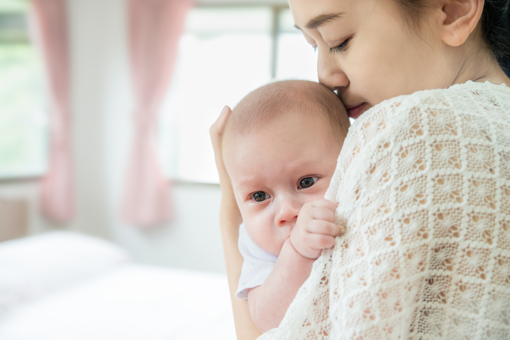 A baba szeme gyakran Belekan? Ismerje meg az okot és hogyan lehet legyőzni