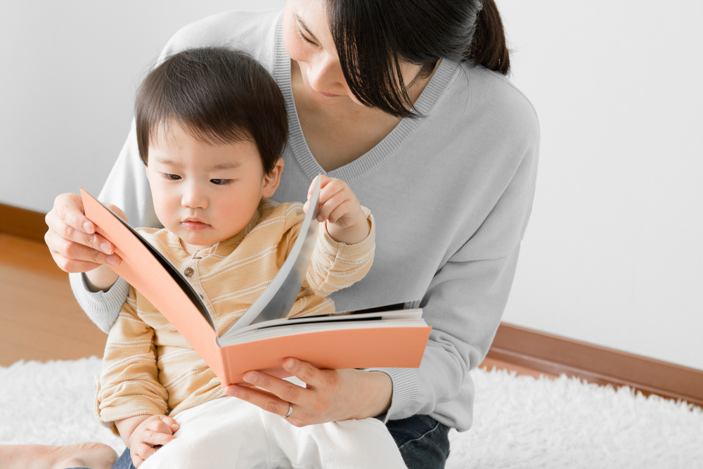 7 beneficii ale citirii basmelor înainte de a dormi pentru dezvoltarea copiilor