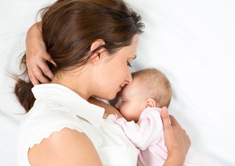 Przyczyny i sposoby przezwyciężenia mleka z piersi, które nie wydostaje się po porodzie