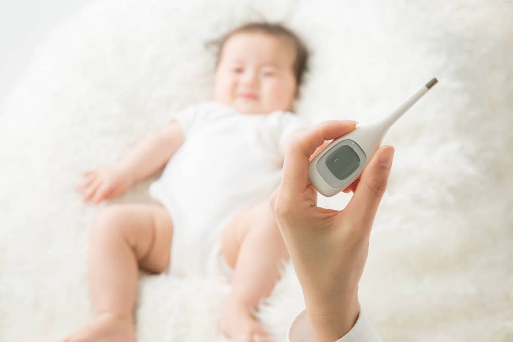 Biztonságos a csecsemők számára a végbélhőmérő használata (a végbélnyíláson keresztül)?